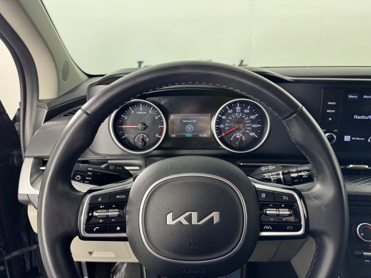 Used 2024 Kia Carnival LX image 21