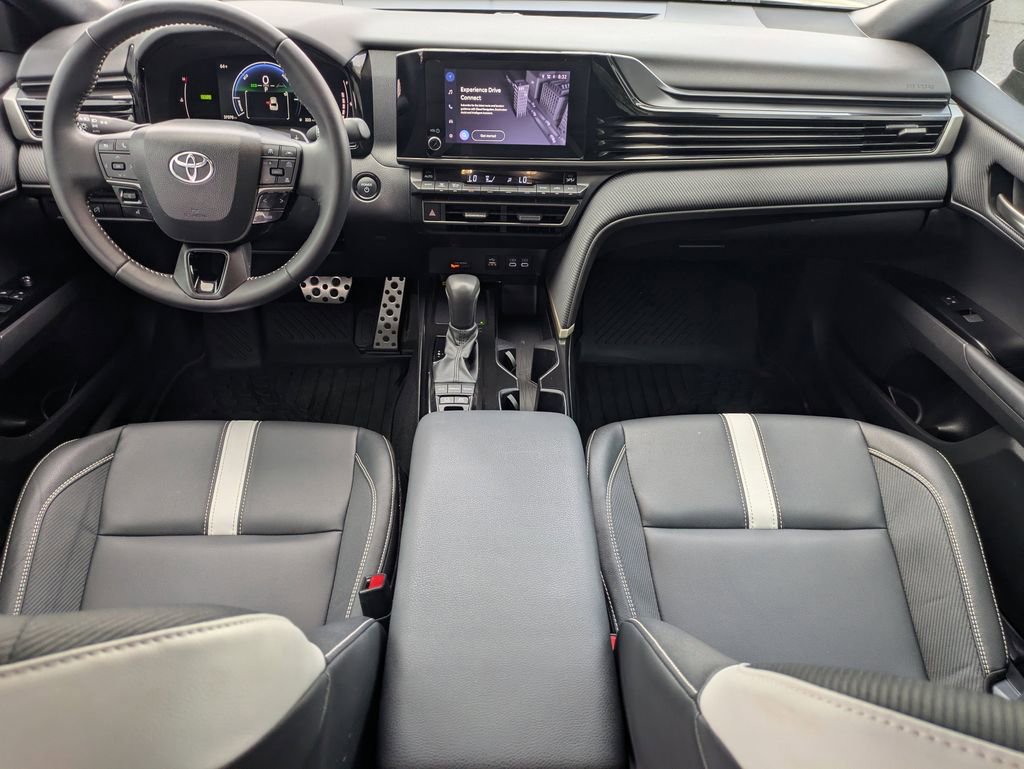 Used 2025 Toyota Camry SE w/ Convenience Package image 2