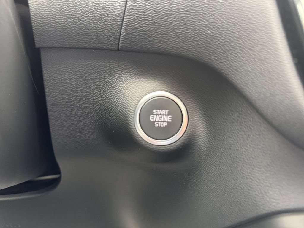 Certified 2026 Volvo XC40 B5 Plus AWD/4WD image 20