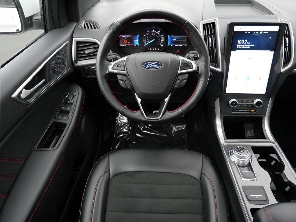 Used 2024 Ford Edge ST-Line w/ Class II Trailer Tow Package AWD/4WD image 13