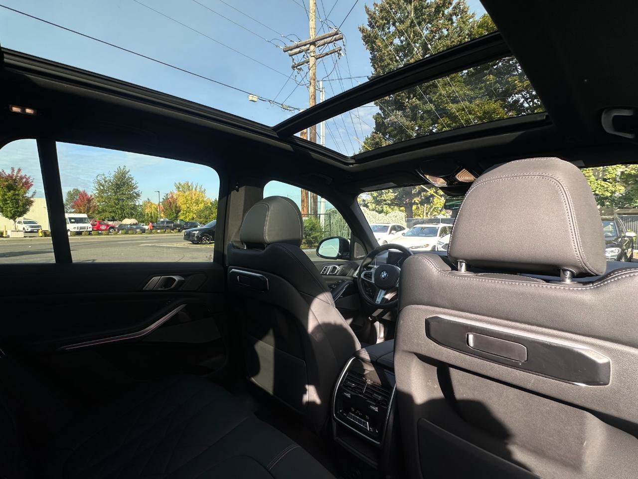 Used 2025 BMW X5 xDrive40i w/ M Sport Package AWD/4WD image 32