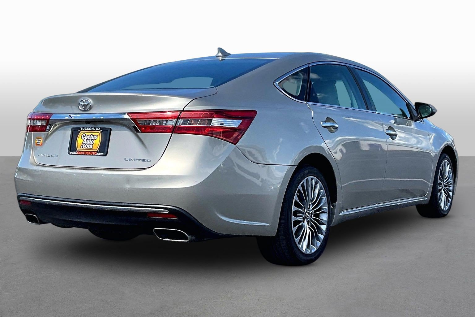 Used 2016 Toyota Avalon Limited w/ Toyota Safety Sense Package FWD image 2
