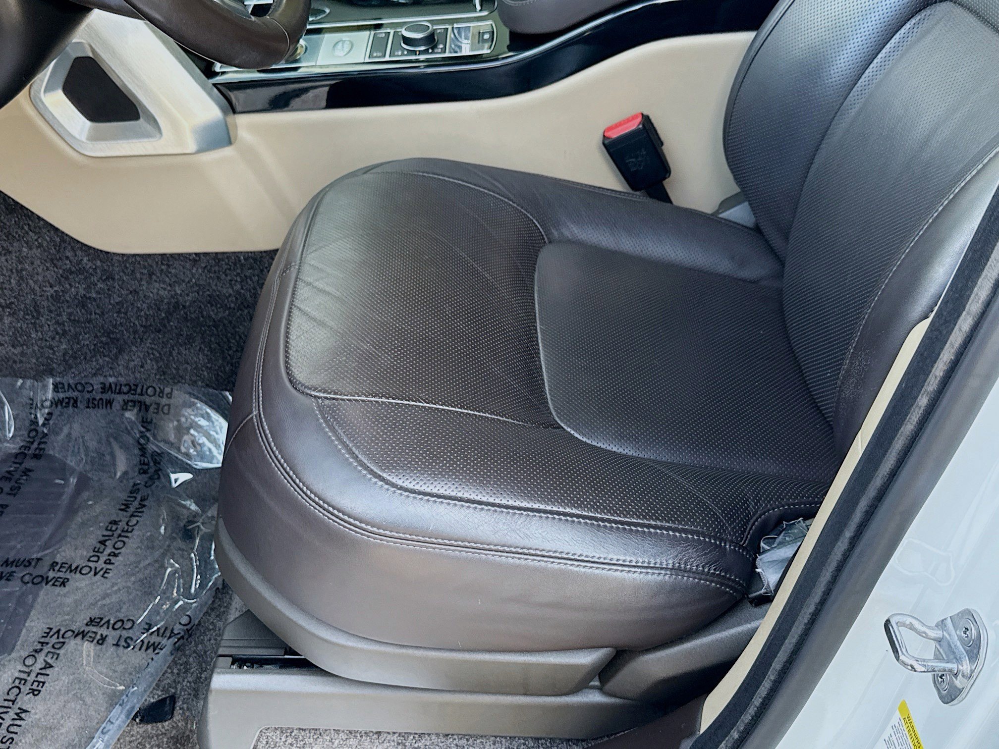 Used 2019 Land Rover Range Rover Velar R-Dynamic SE image 18