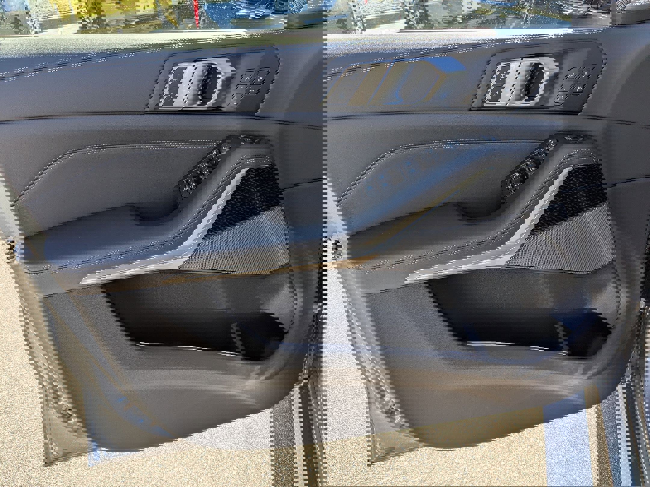 New 2026 BMW X5 xDrive40i w/ M Sport Package image 11