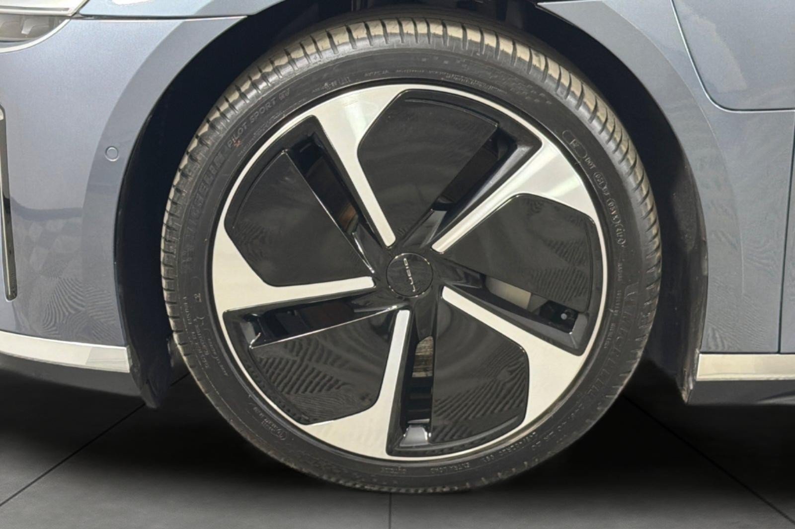 Used 2025 Lucid Air Touring AWD/4WD image 23