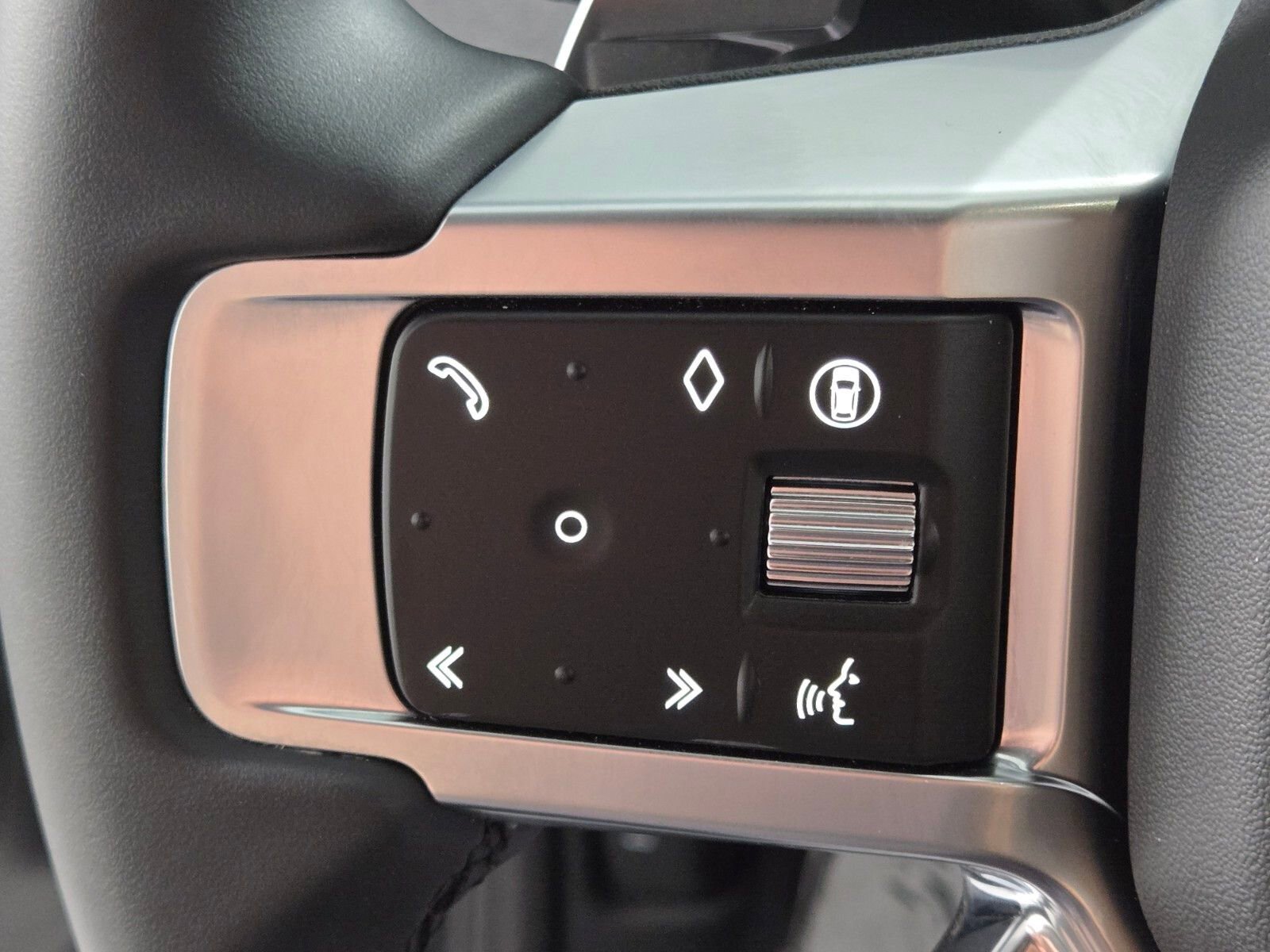 Used 2025 Land Rover Discovery S AWD/4WD image 24