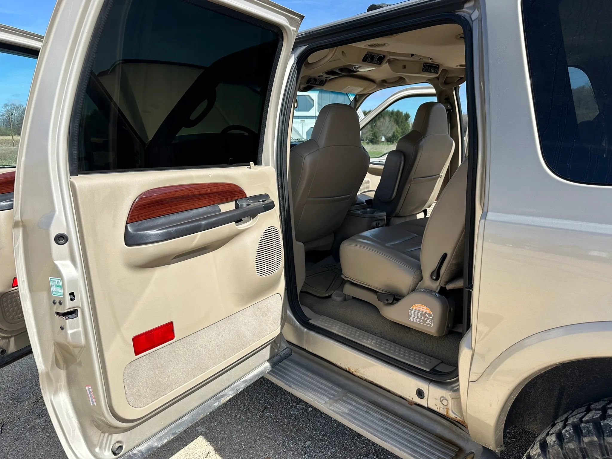 Used 2005 Ford Excursion Limited AWD/4WD image 10