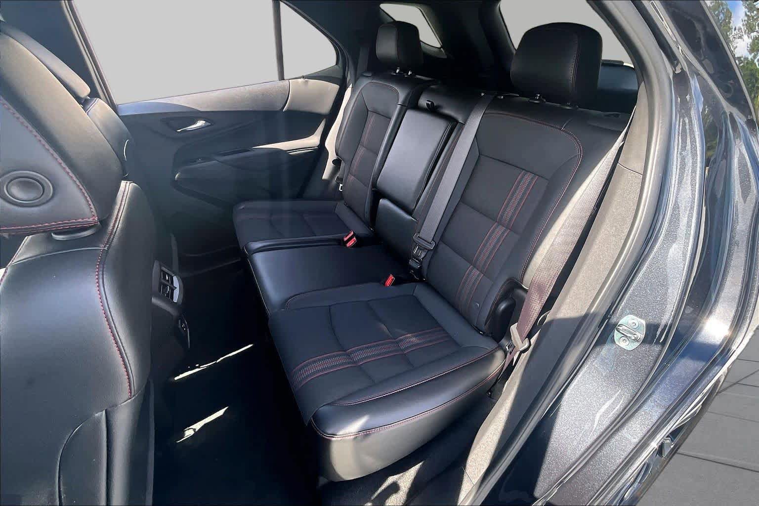 Used 2023 Chevrolet Equinox RS FWD image 19
