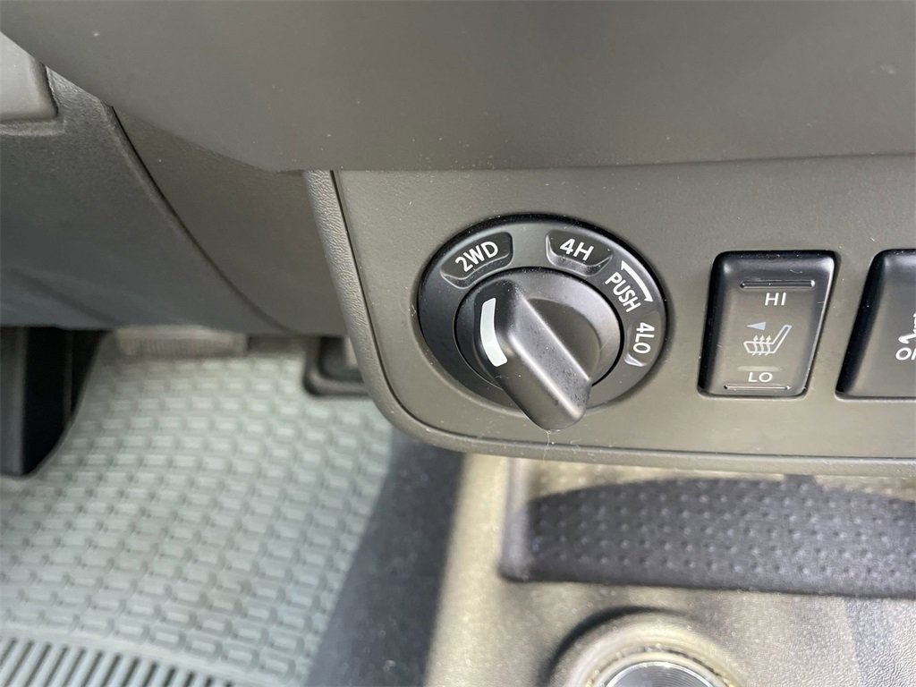 Used 2020 Nissan Frontier PRO-4X image 28
