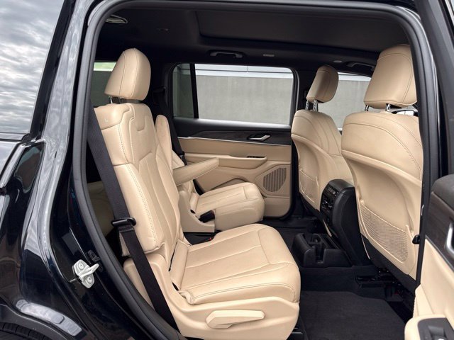 Used 2023 Jeep Grand Cherokee L Limited AWD/4WD image 11