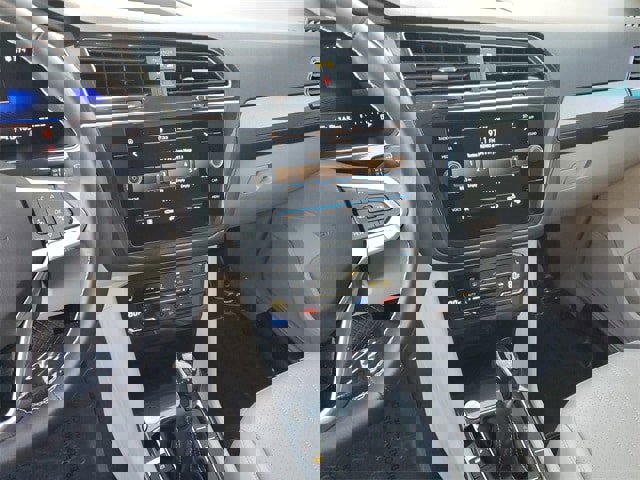 Certified 2023 Volkswagen Tiguan SE image 22