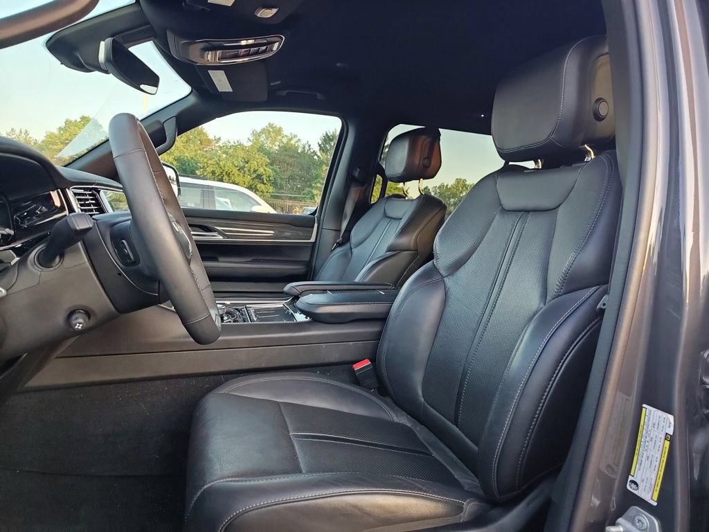 Used 2022 Jeep Wagoneer Series II AWD/4WD image 9