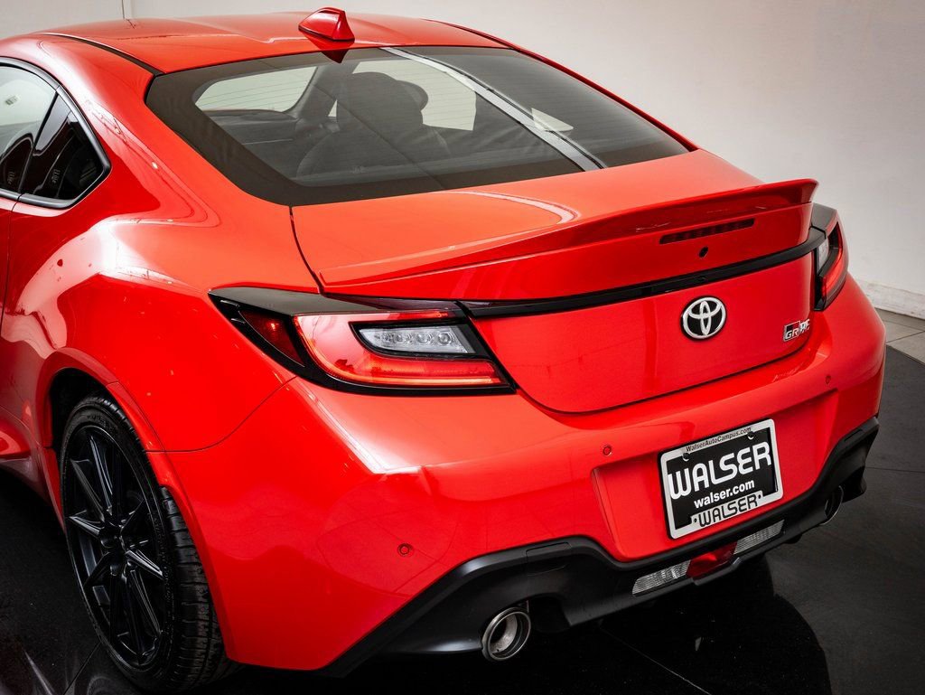 Used 2024 Toyota GR86 Premium image 18