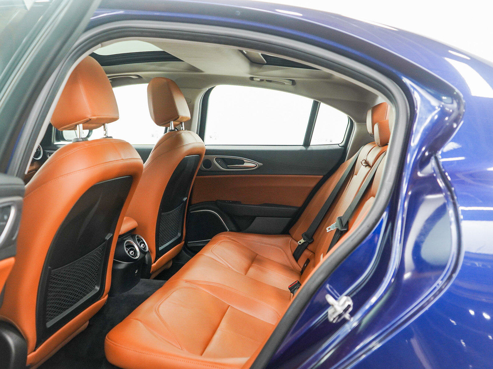 Used 2018 Alfa Romeo Giulia AWD image 16