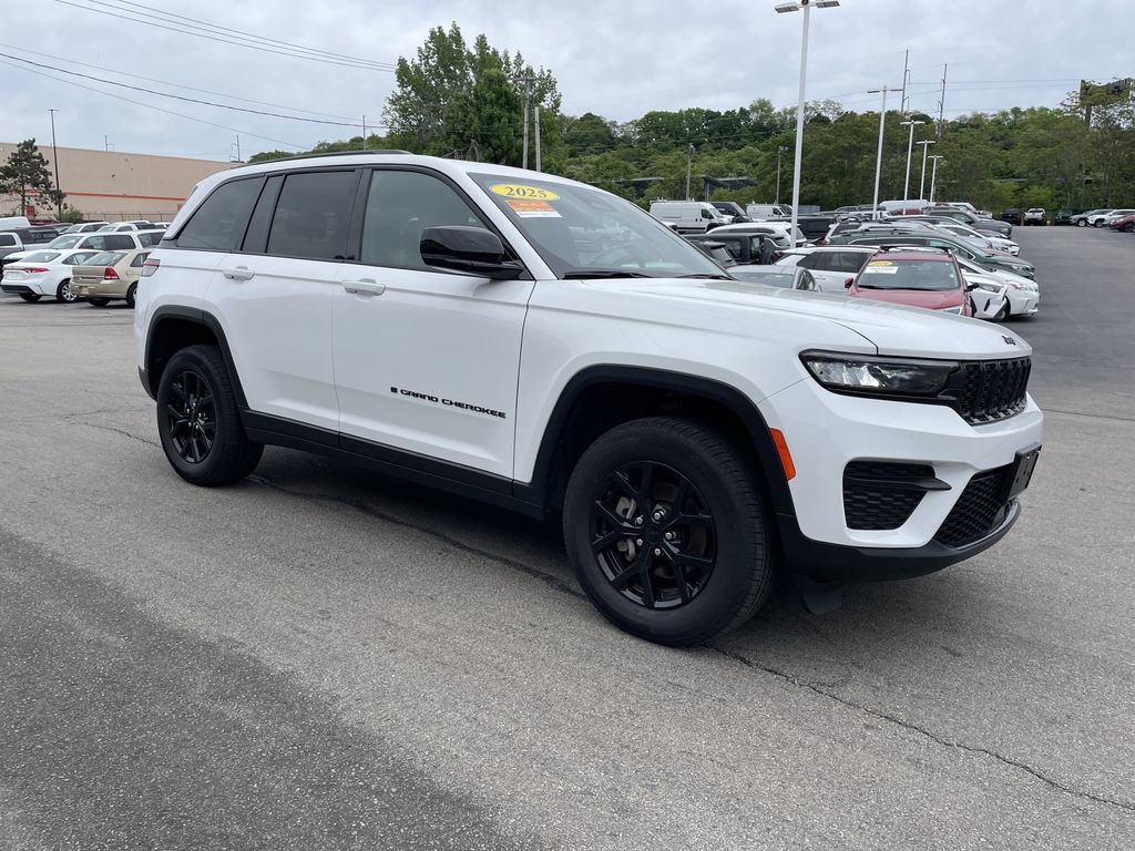 Certified 2025 Jeep Grand Cherokee Altitude AWD/4WD image 6