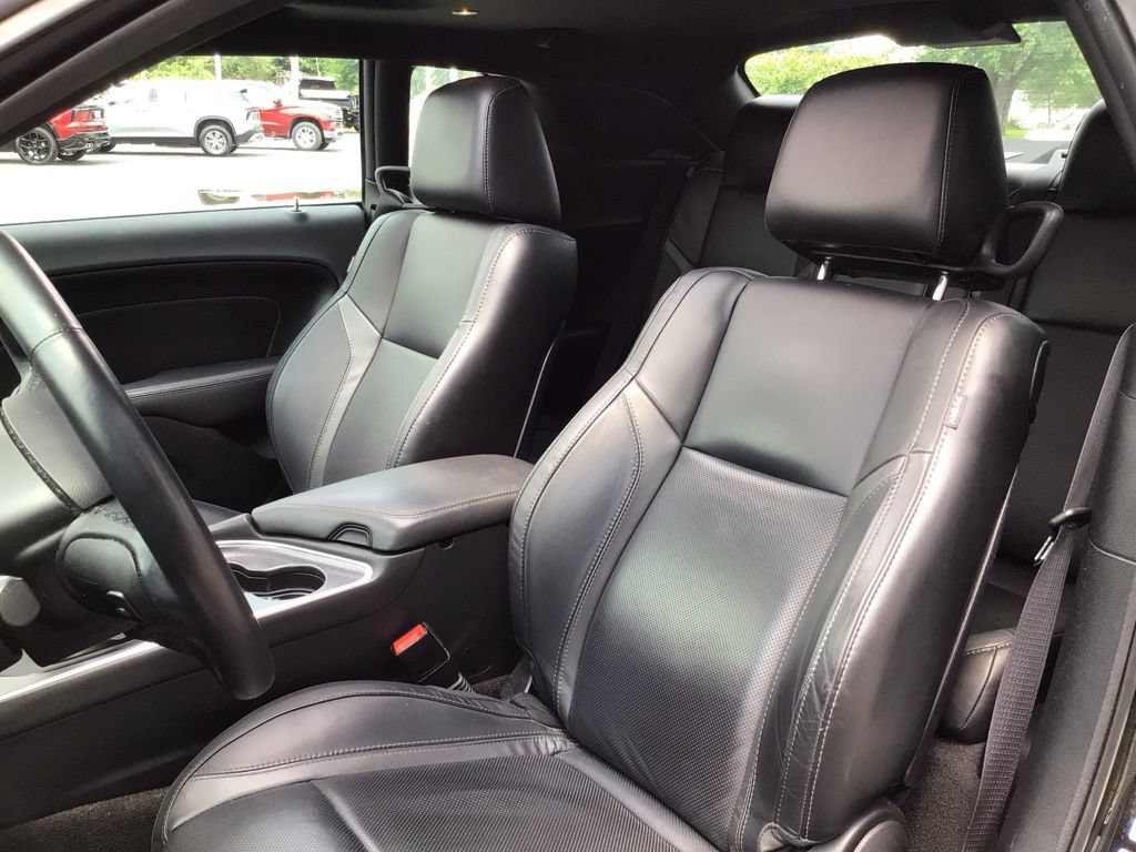Used 2015 Dodge Challenger SXT Plus w/ Driver Convenience Group RWD image 27