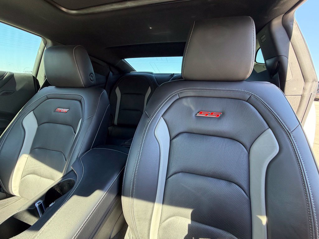 Used 2019 Chevrolet Camaro SS RWD image 18