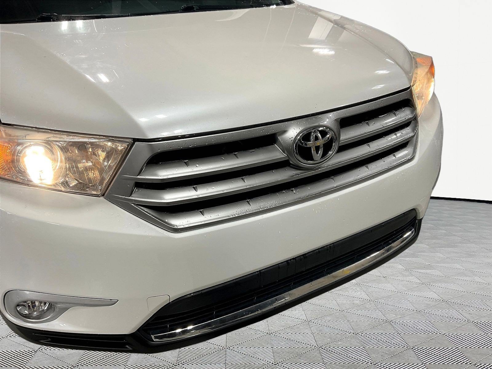 Used 2013 Toyota Highlander SE AWD/4WD image 32