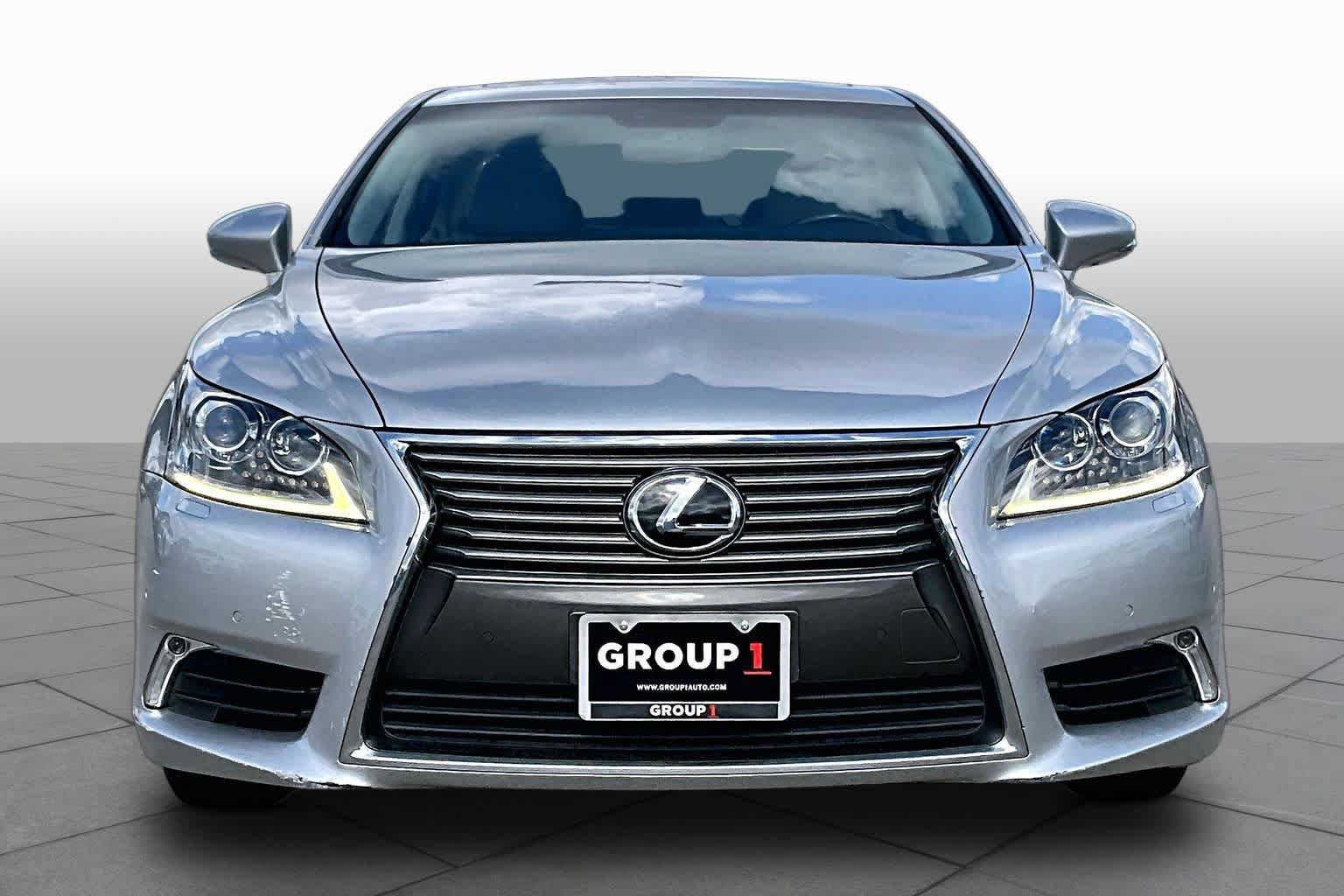 Used 2017 Lexus LS 460 w/ Comfort Package RWD image 4