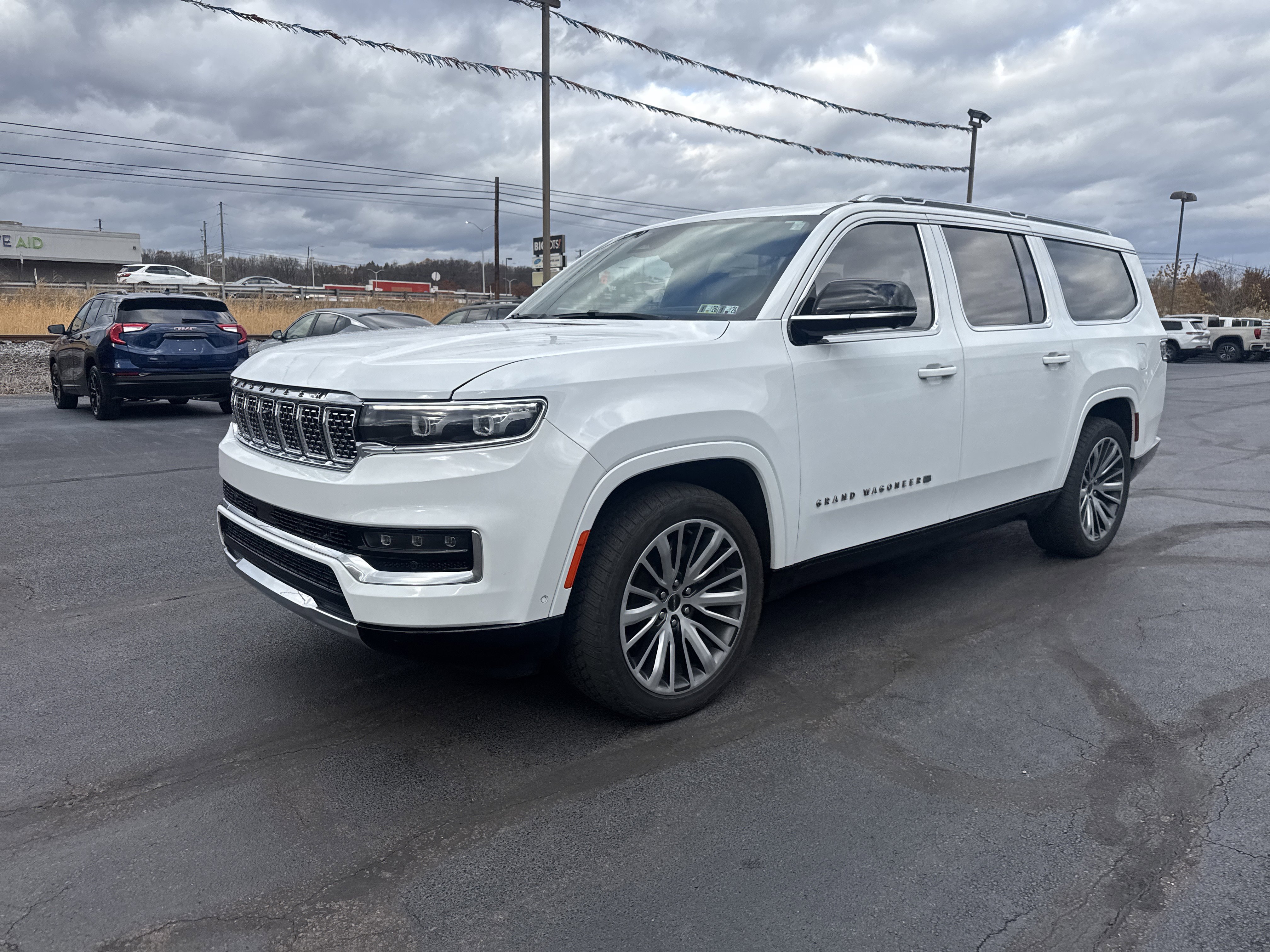 Used 2023 Jeep Grand Wagoneer L Series III image 8