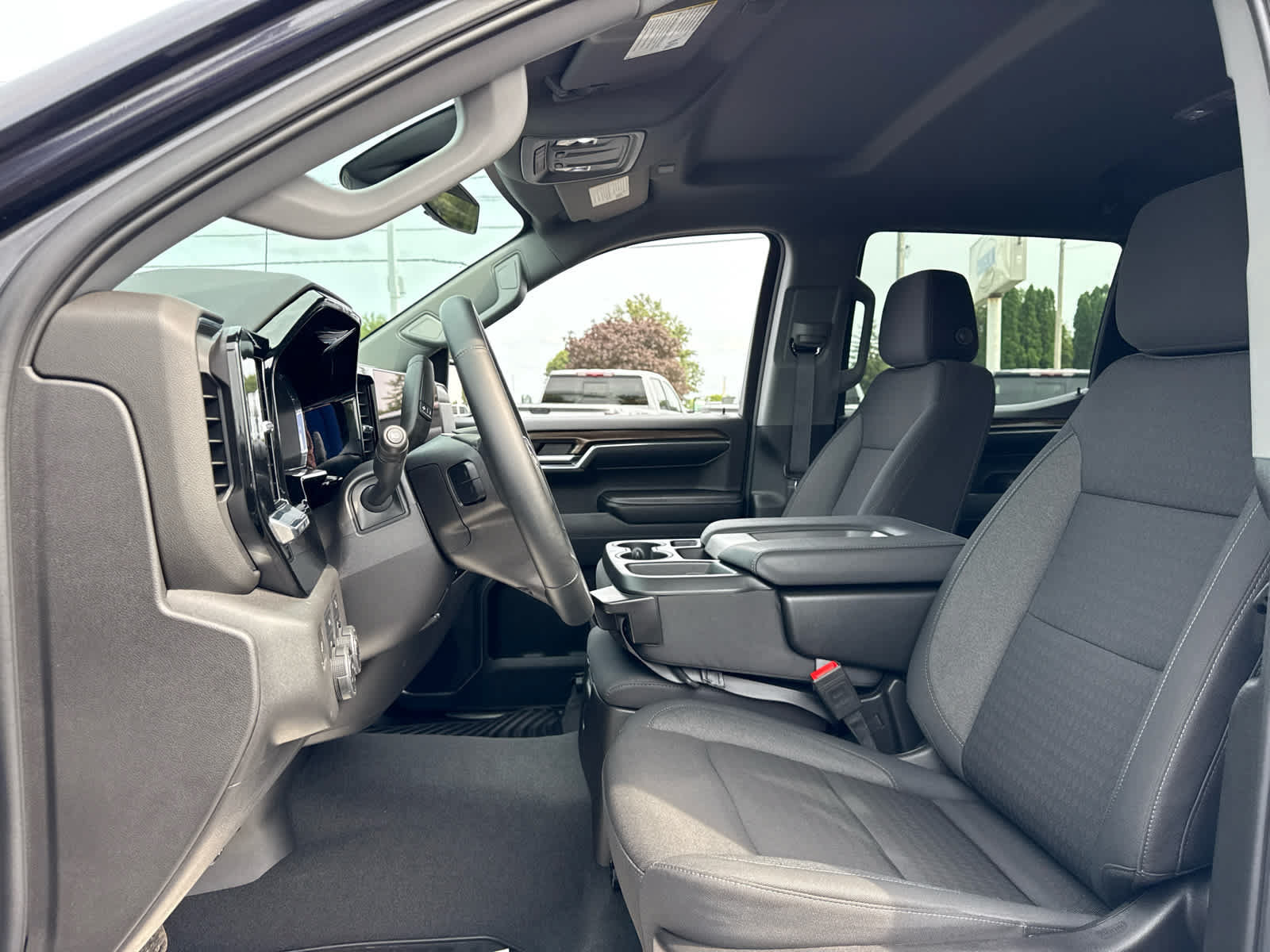 Certified 2024 Chevrolet Silverado 1500 LT AWD/4WD image 11