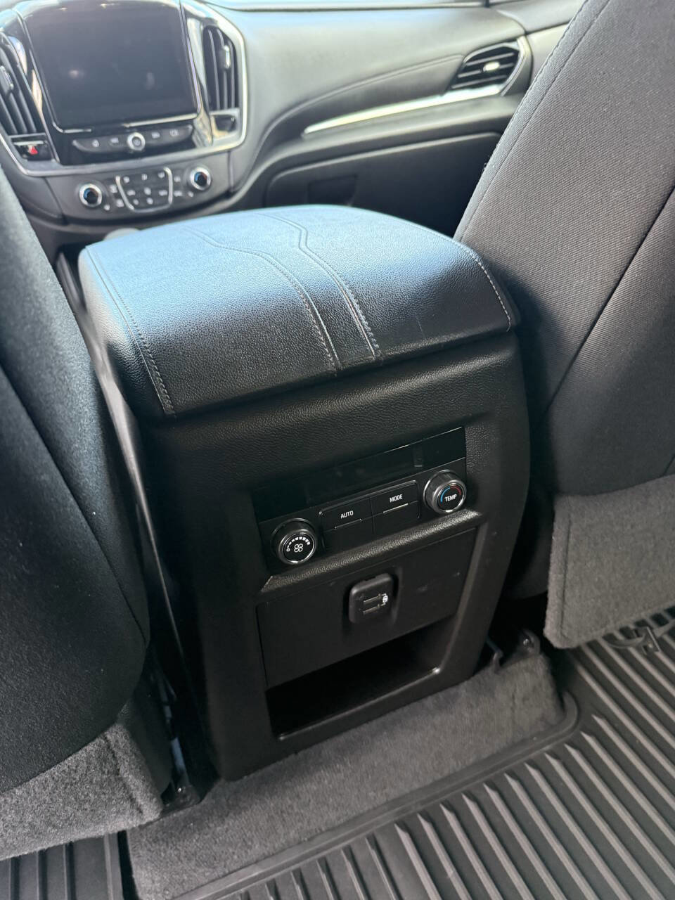 Used 2023 Chevrolet Traverse LT AWD/4WD image 13