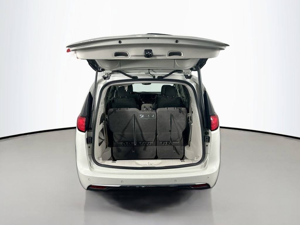 Used 2020 Chrysler Pacifica Touring image 28