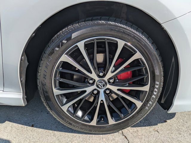 Used 2020 Toyota Camry SE image 10