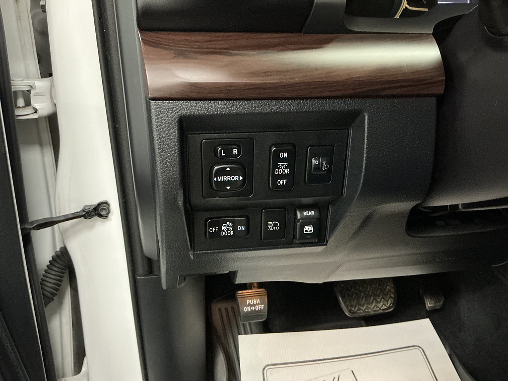 Used 2018 Toyota Tundra Limited w/ Limited Premium Package AWD/4WD image 11