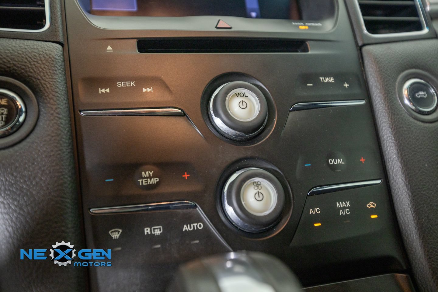 Used 2013 Ford Taurus SEL FWD image 19