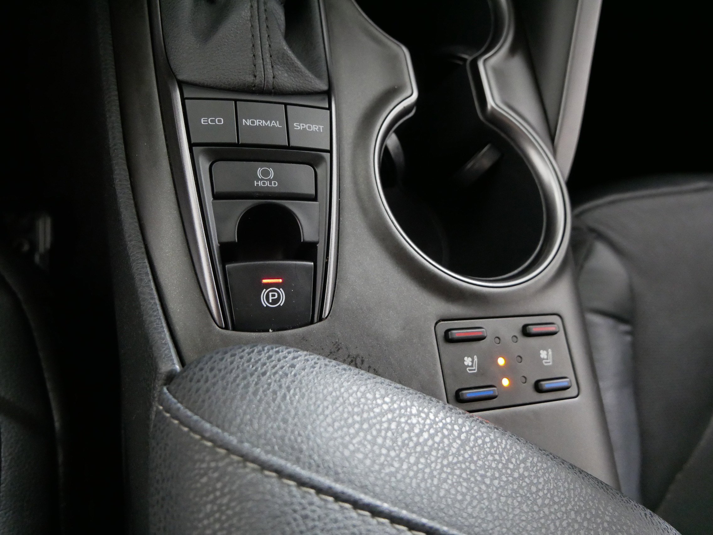 Used 2021 Toyota Camry XSE w/ Navigation Package image 29