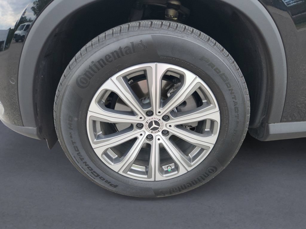 Certified 2025 Mercedes-Benz GLC 300 4MATIC image 8