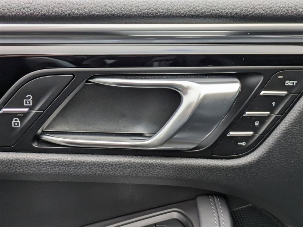 Used 2022 Porsche Macan S image 11