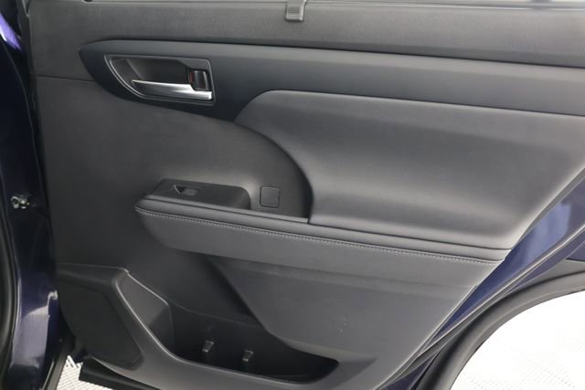 Used 2023 Toyota Highlander XLE image 29