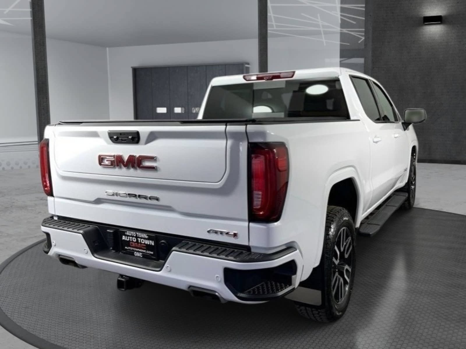 Used 2024 GMC Sierra 1500 AT4 w/ Technology Package AWD/4WD image 3