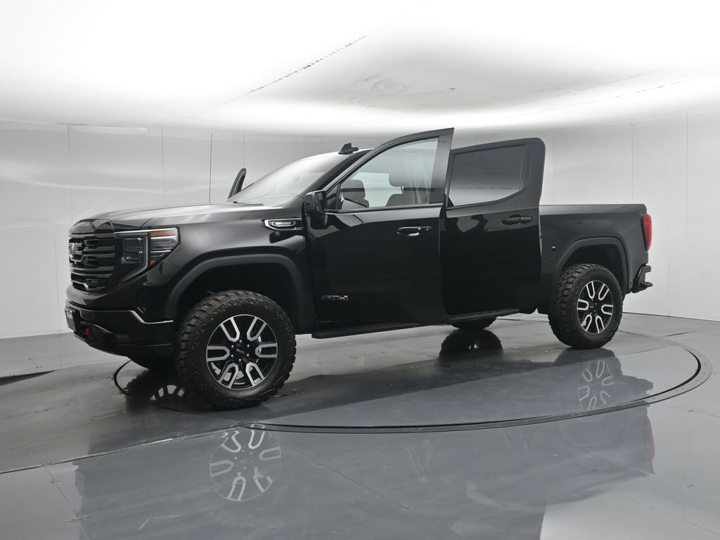 Used 2025 GMC Sierra 1500 AT4 w/ AT4 Premium Package AWD/4WD image 5