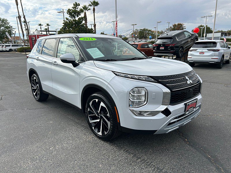 Used 2024 Mitsubishi Outlander AWD image 1