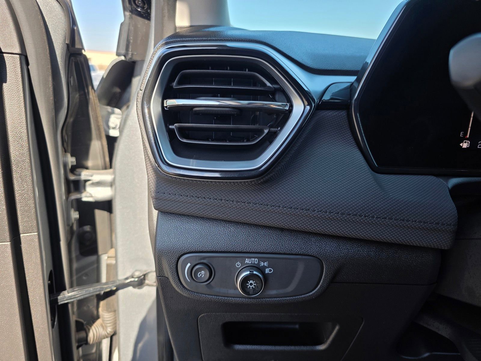 Used 2024 Chevrolet TrailBlazer LT w/ Convenience Package image 35