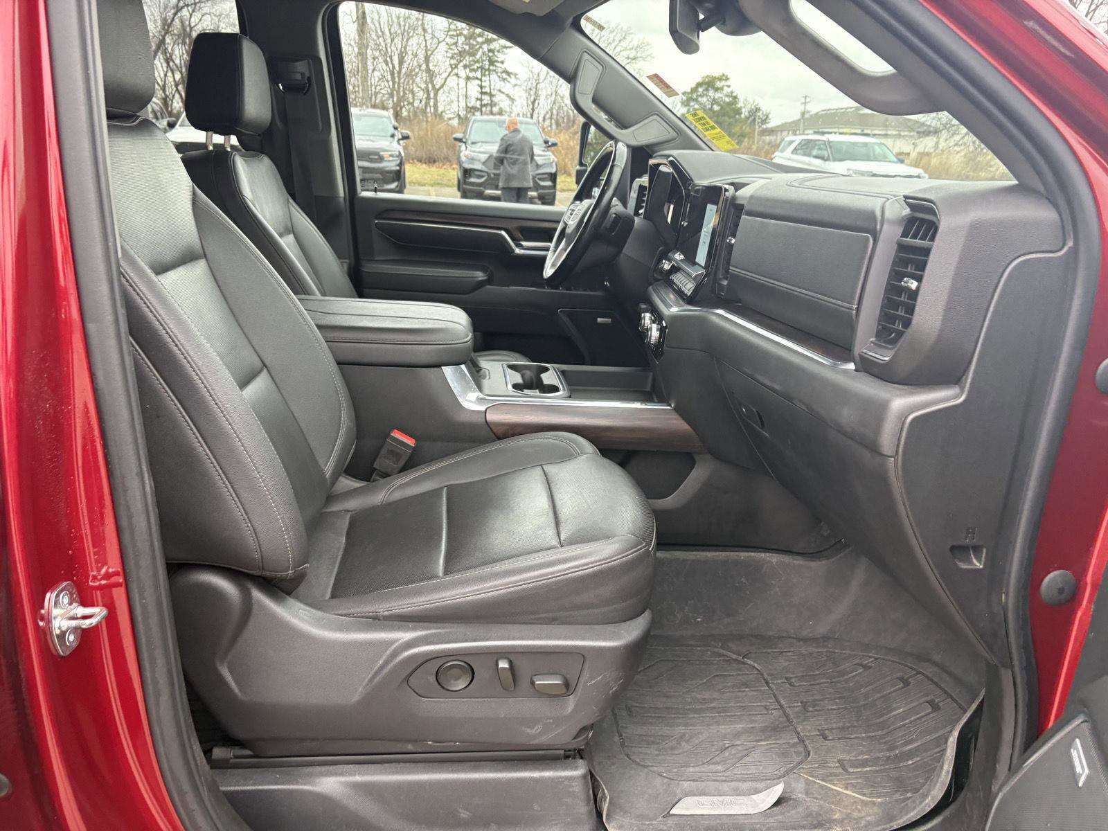 Used 2024 GMC Sierra 2500 SLT w/ SLT Premium Package image 18