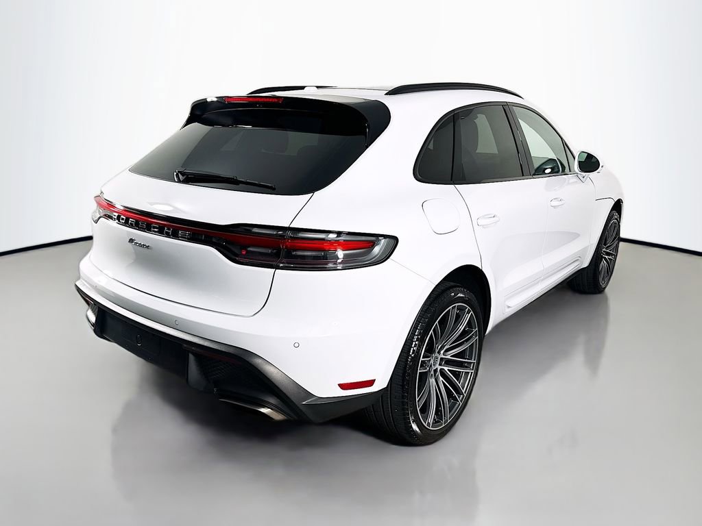 Certified 2025 Porsche Macan image 9