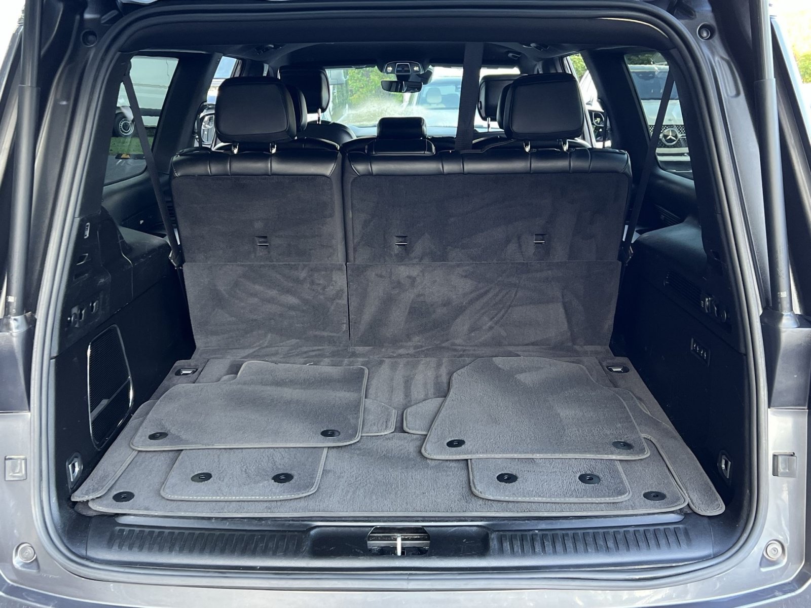 Used 2024 Jeep Wagoneer L Series II w/ Flexible Seating Group AWD/4WD image 32