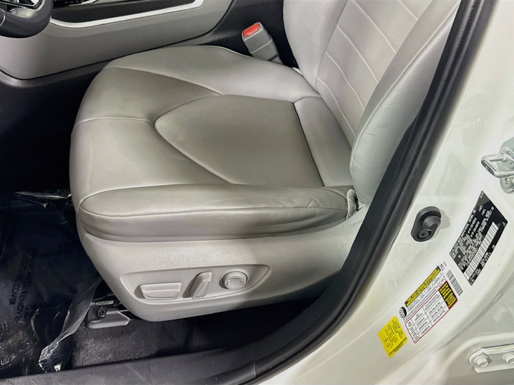 Certified 2021 Toyota Highlander XLE AWD/4WD image 24