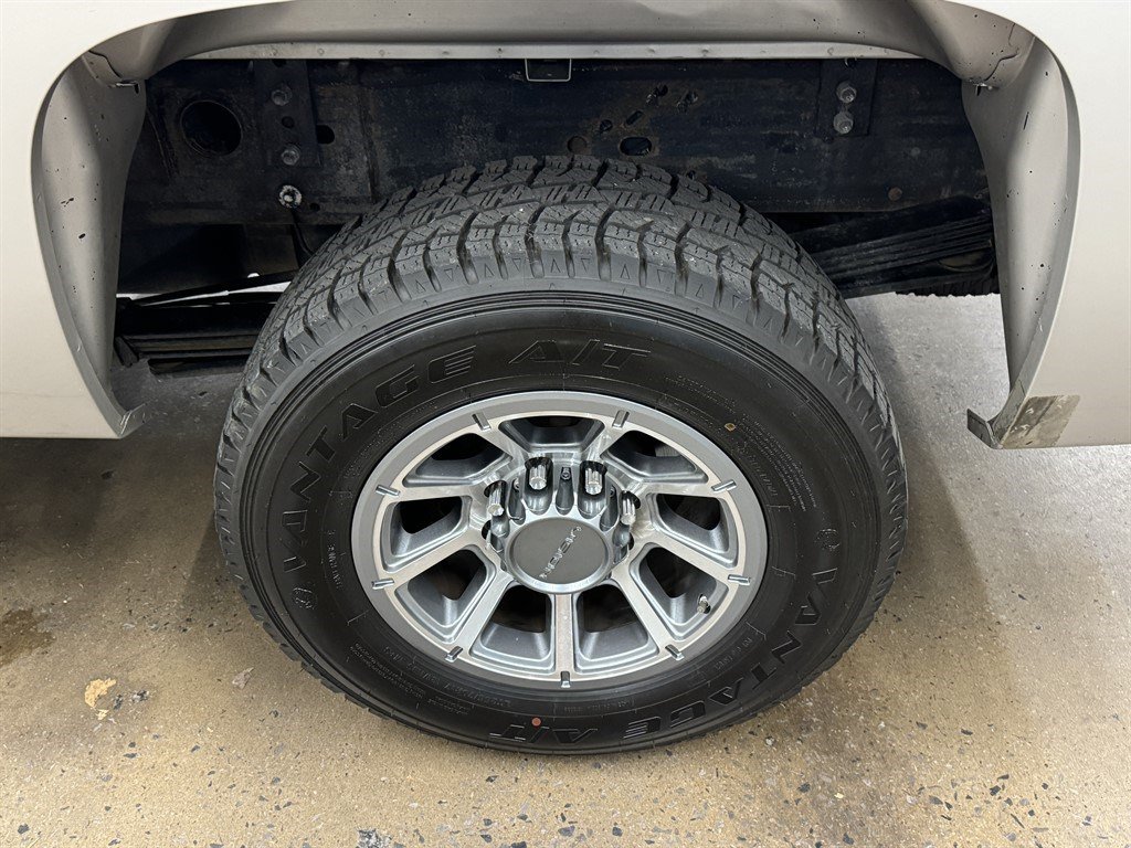 Used 2008 Chevrolet Silverado 2500 LTZ w/ Suspension Package, Off-Road RWD image 9