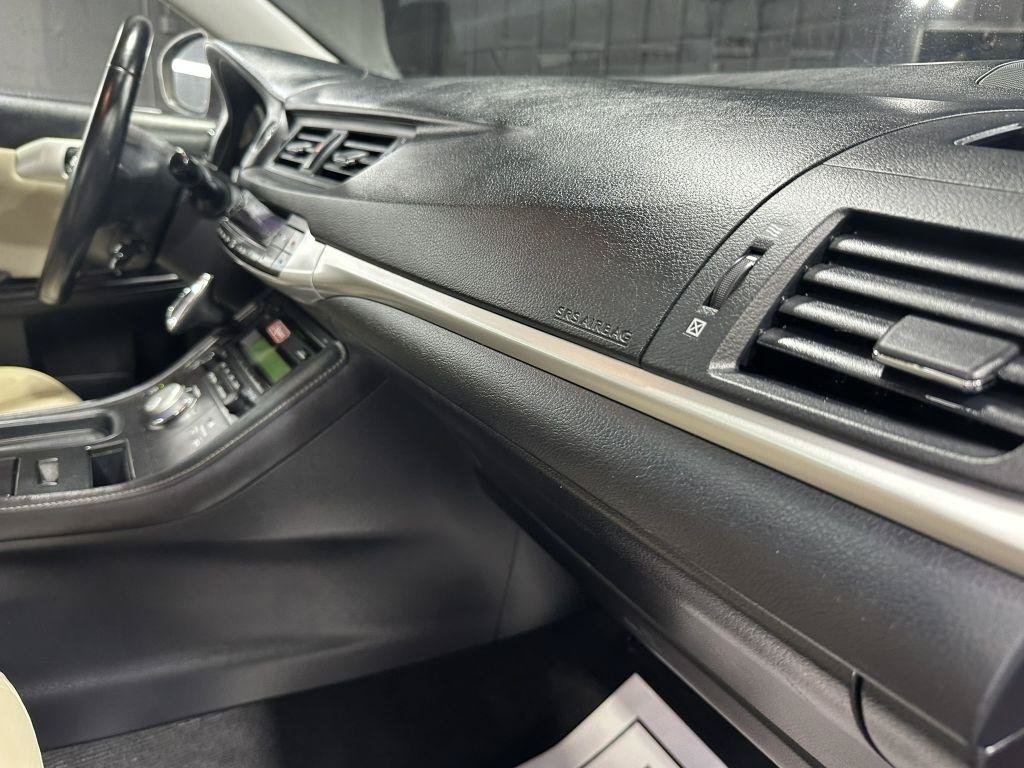 Used 2013 Lexus CT 200h FWD image 40
