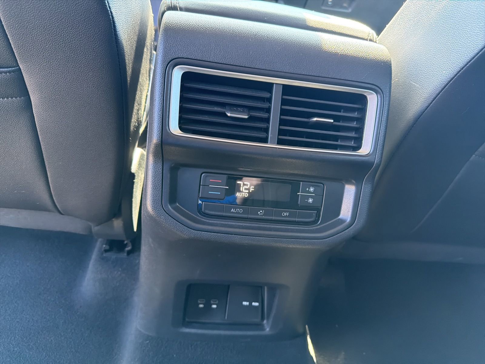 Used 2025 Volkswagen Atlas SE AWD/4WD image 23