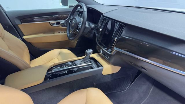 Used 2018 Volvo S90 T5 Momentum FWD image 12