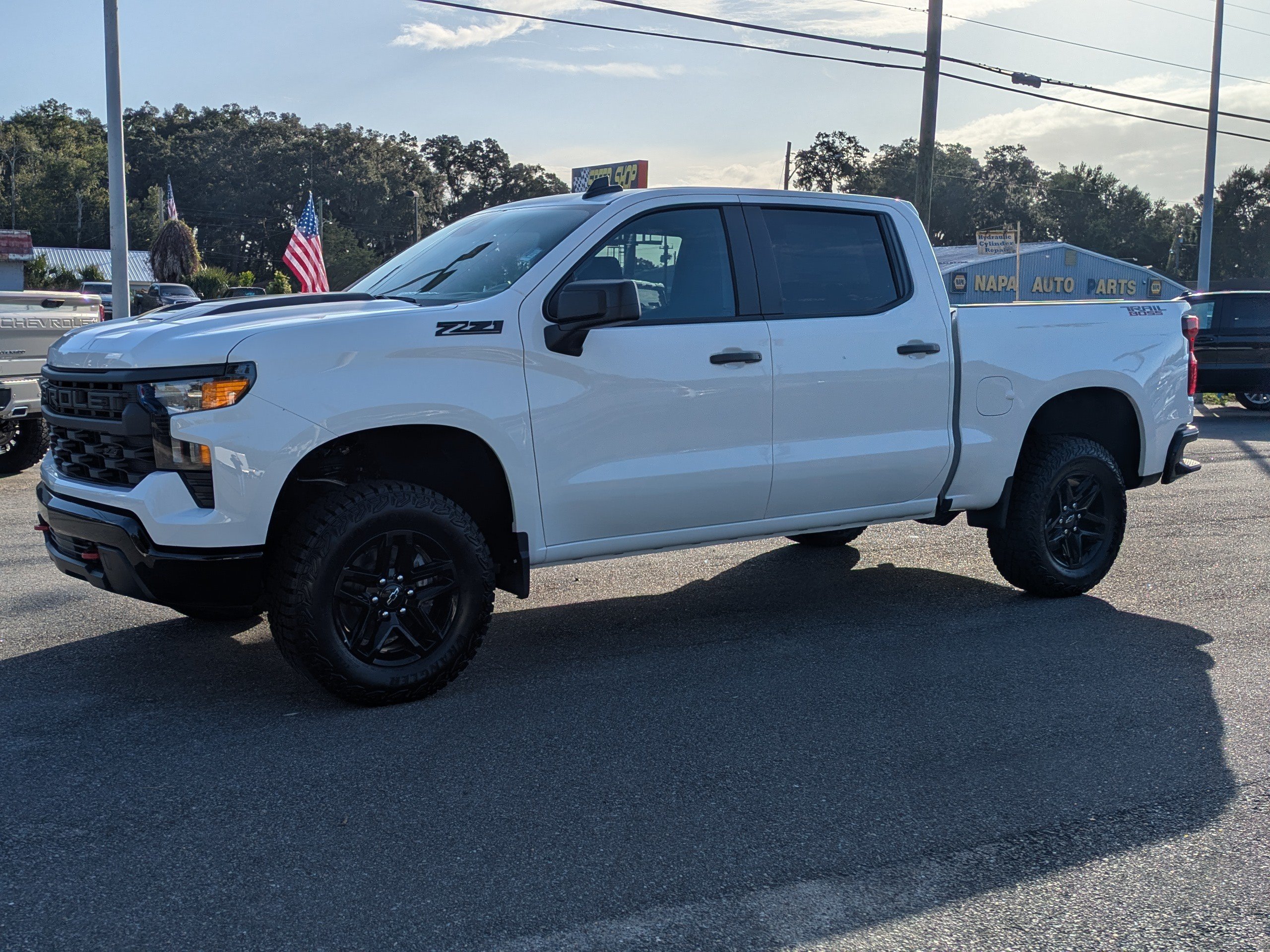 New 2026 Chevrolet Silverado 1500 Custom Trail Boss w/ LPO, Dark Essentials Package AWD/4WD image 8