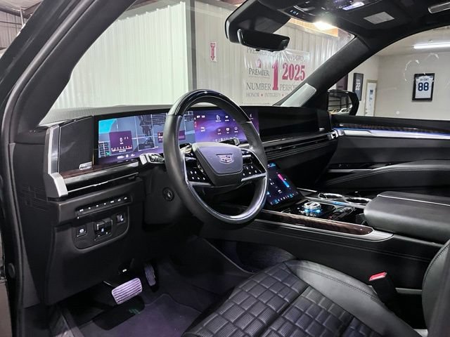 Used 2025 Cadillac Escalade Sport Platinum AWD/4WD image 13