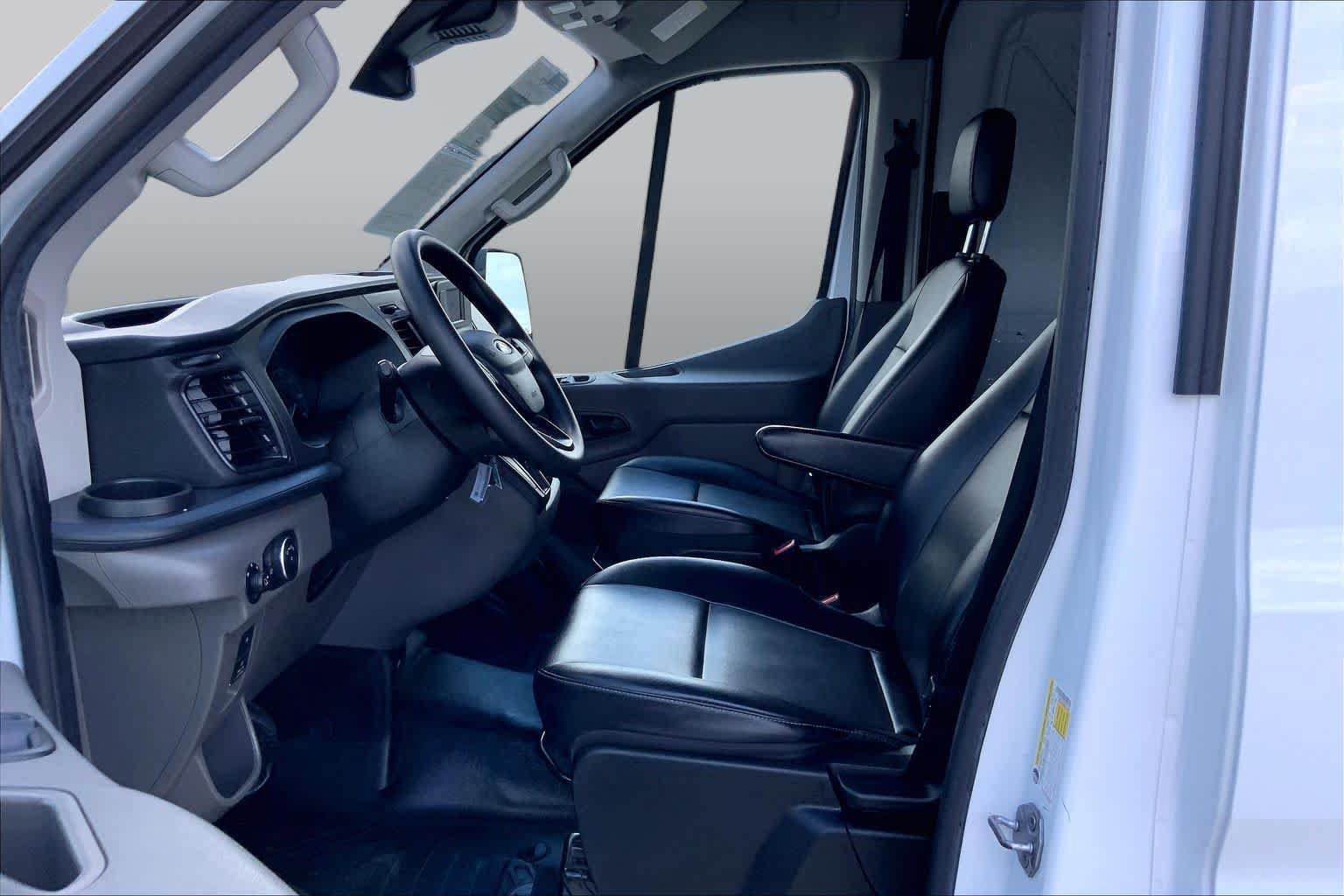 Used 2024 Ford Transit 250 148 Medium Roof RWD image 8