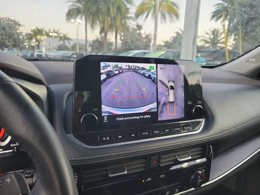 Certified 2022 Nissan Rogue Platinum w/ Head-Up Display Package image 24